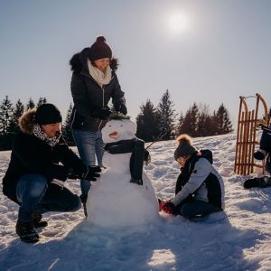 aix-les-bains-Famille_au_Revard_et_jeux_dans_la_neige--Julie_Riviere-3444